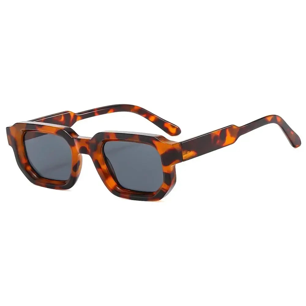 Lunette de soleil carré sur mesure d'été vue latérale