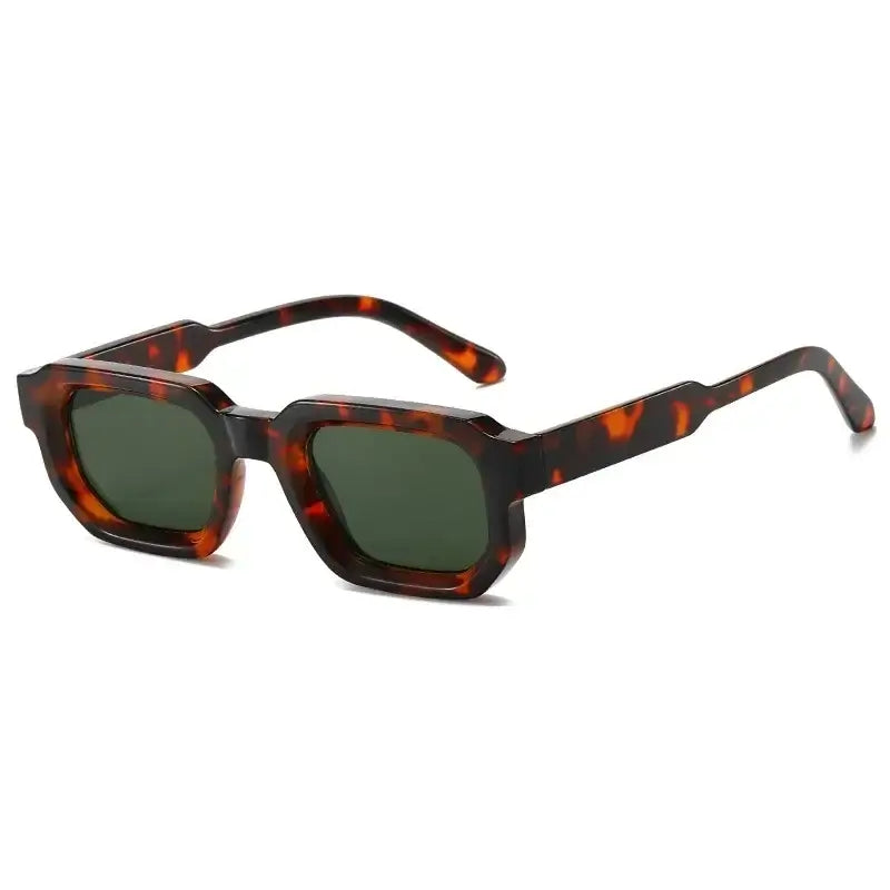 Lunette de soleil carré sur mesure d'été vue latérale